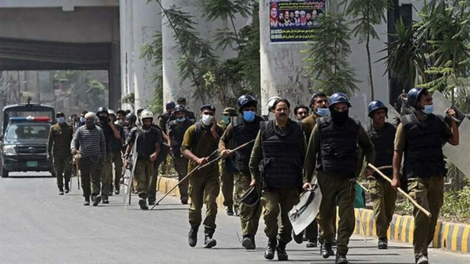 Pakistan: 11 Police Officers & 120 Afghan Nationals Arrested During PTI Protests In Islamabad