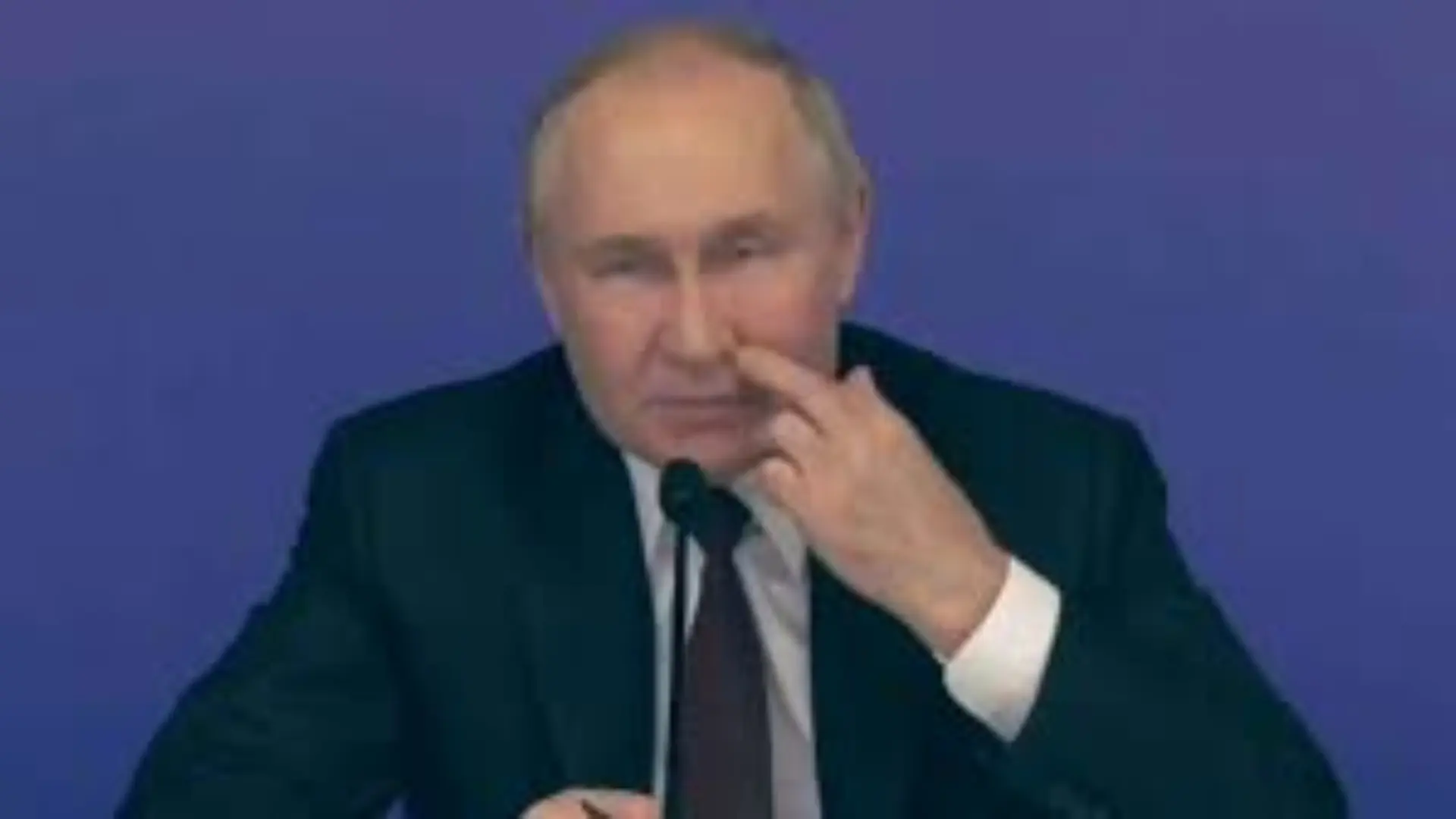 Vladimir Putin Sofrendo de Problemas de Saúde? Visto Coçando o Rosto Repetidamente