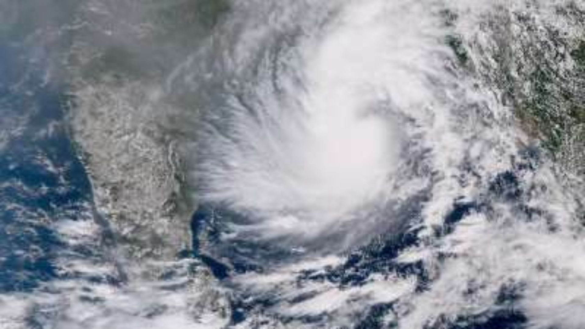 Evacuation Underway Amid Cyclone Dana Knocking Doors