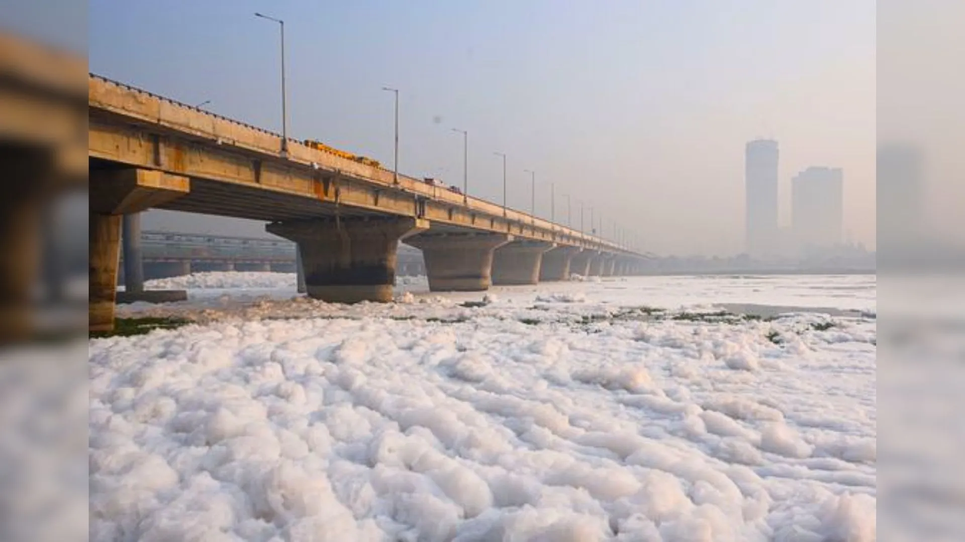 Toxic Foam Seen Floating On Yamuna River As Delhi’s Air Quality Plummets; BJP Blasts AAP’s Inaction!