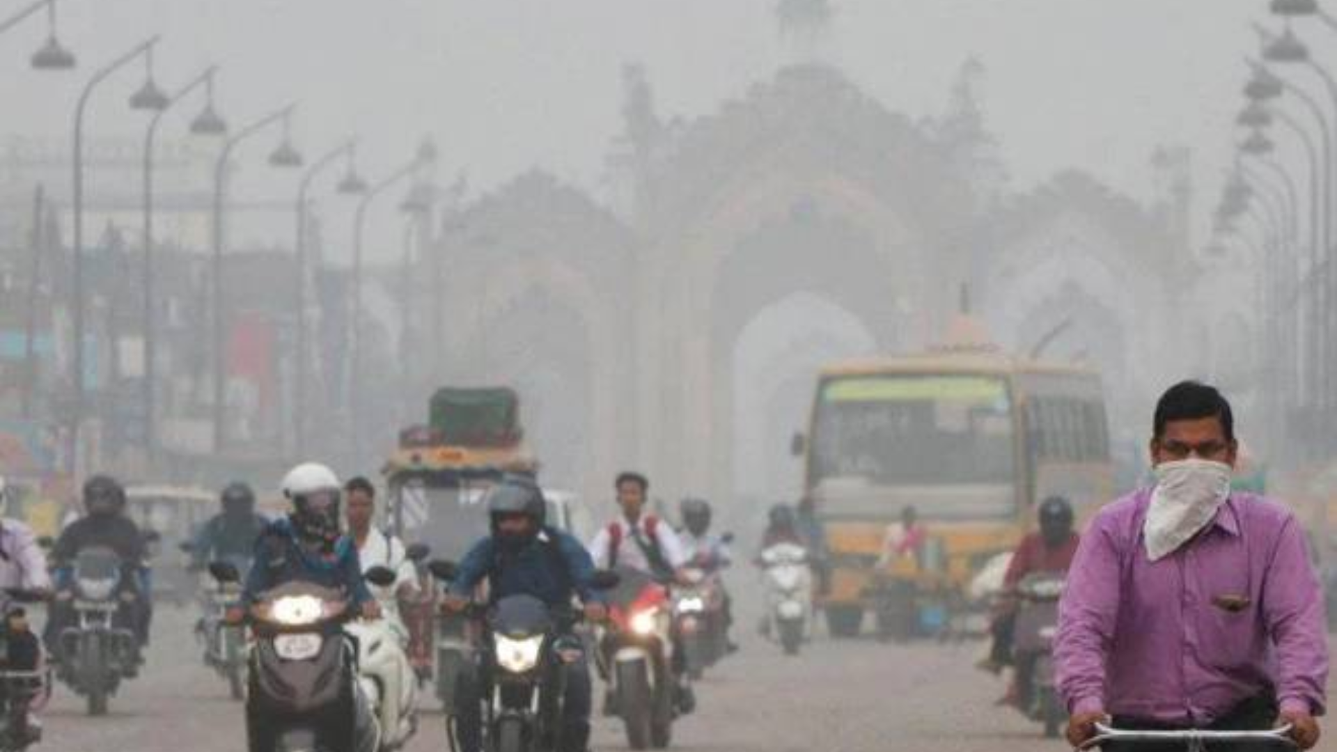 Delhi Smokeshow: AQI Turns ‘Very poor’ Exceeds 330