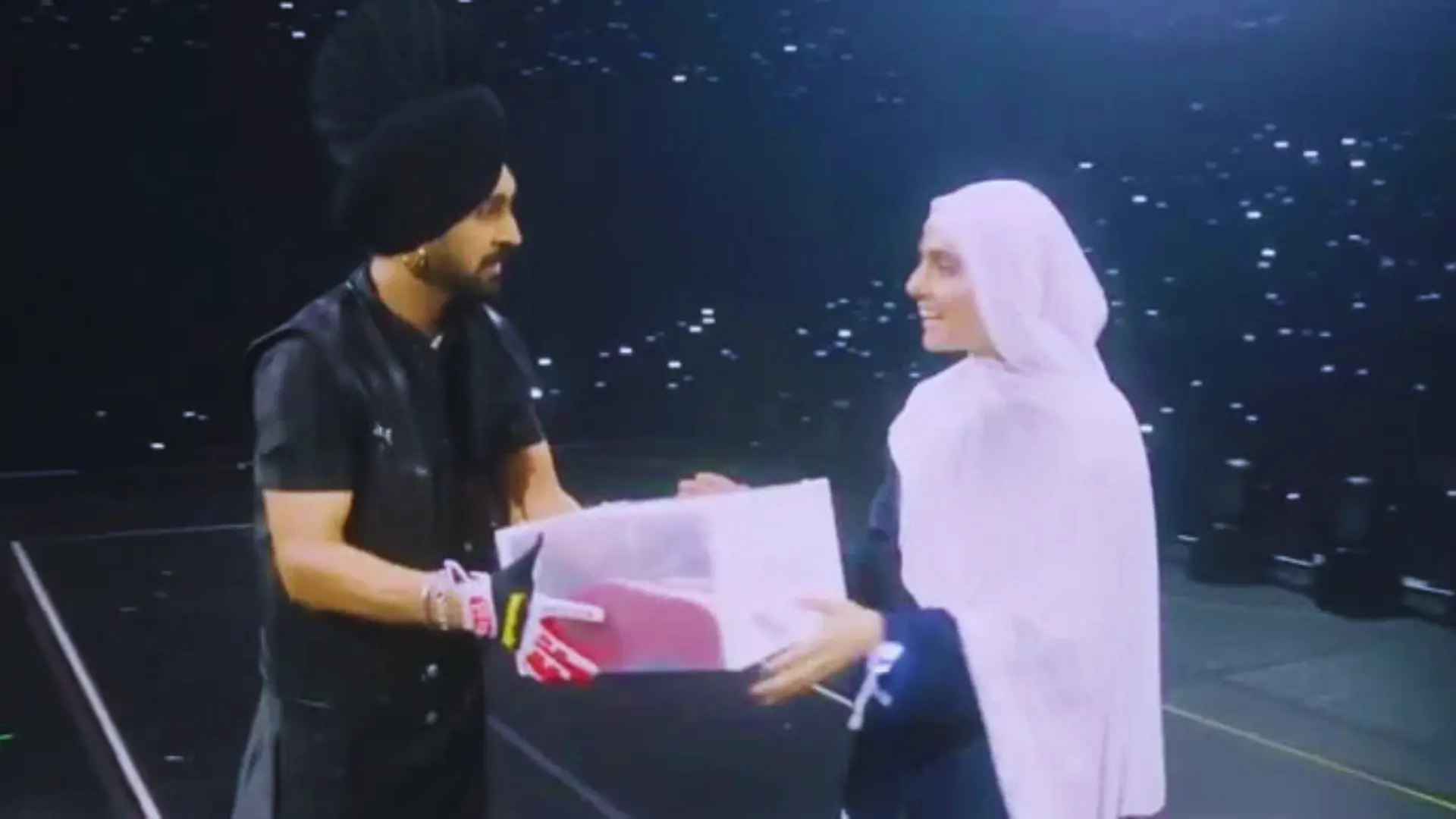 Diljit Dosanjh Sparks Controversy After Telling Pakistani Fan ‘Borders Are Drawn By Politicians,’ Internet Reacts