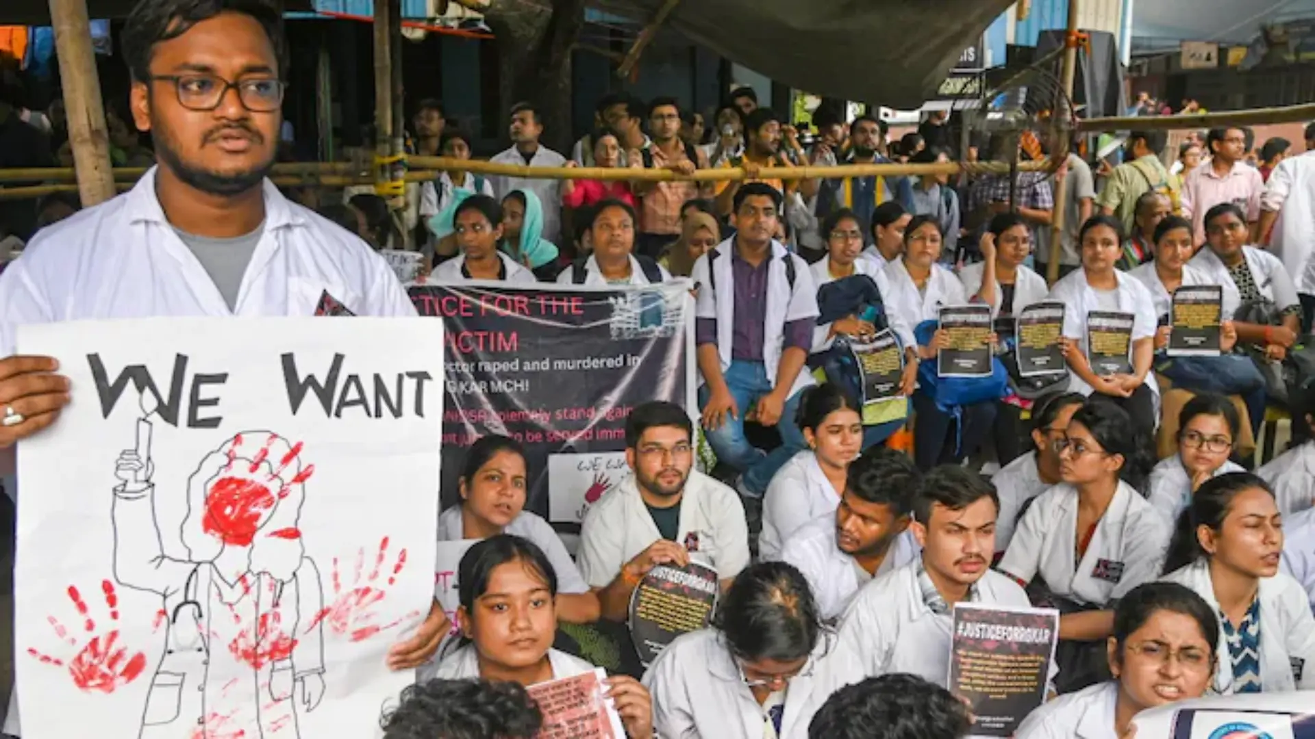 Mass Resignation of 50 Senior Doctors at RG Kar Medical College Amid Junior Doctors’ Hunger Strike