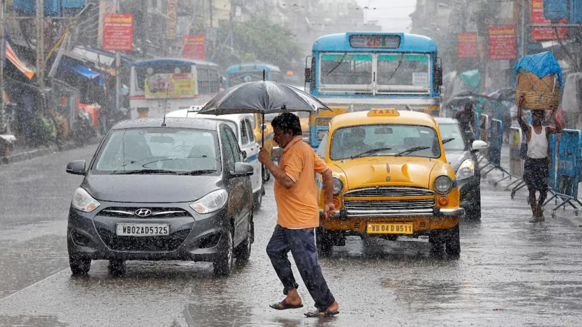 Mumbai’s Monsoon: Heavy Rains and Thunderstorms Disrupt Festivities