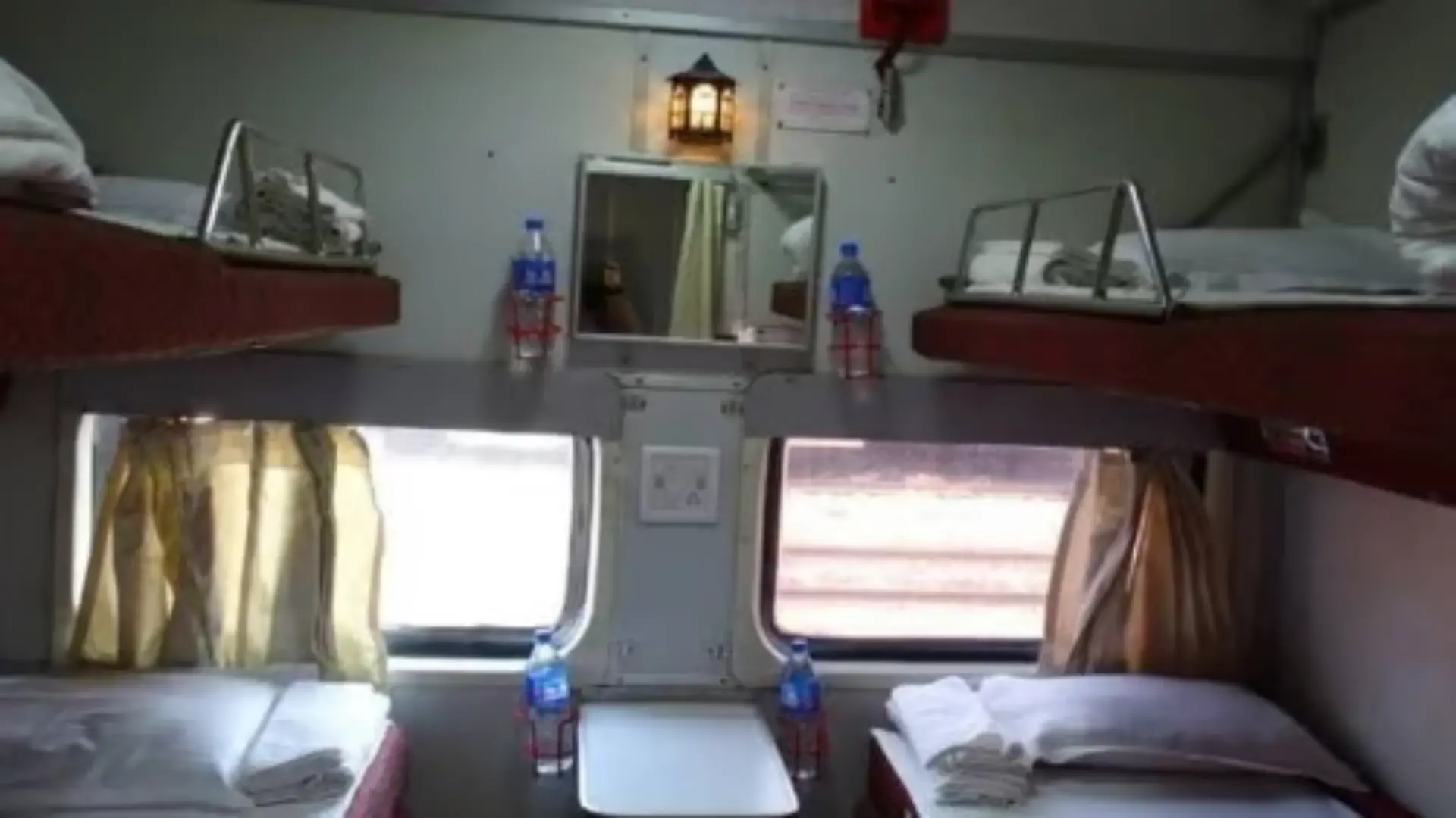 Indian Railway SHOCKER: Report By RTI Claims Bedsheets And Blankets Provided By Indian Railway Are Not Cleaned Regularly