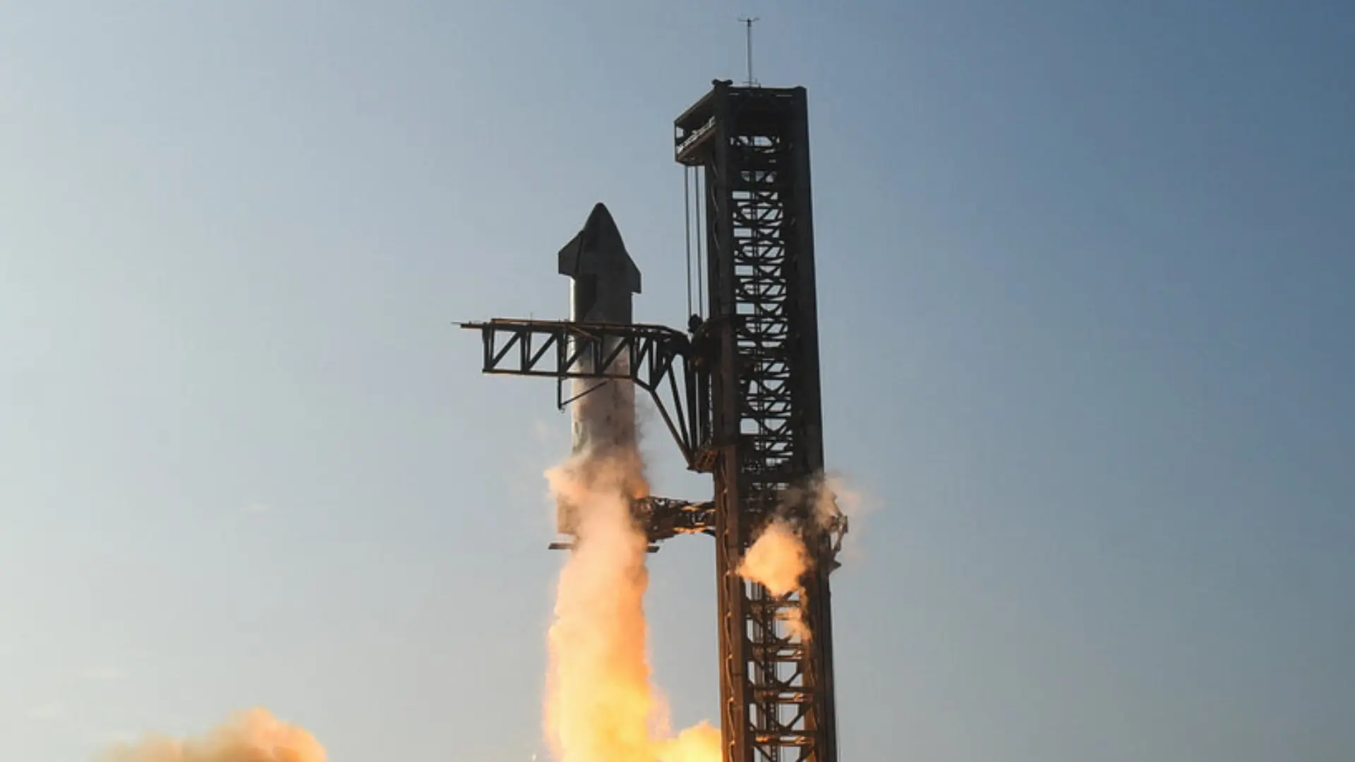 In A Historic Feat, SpaceX’s Giant Mechanical Arms Catches 400ft Starship Rocket Booster Back At The Launch Pad