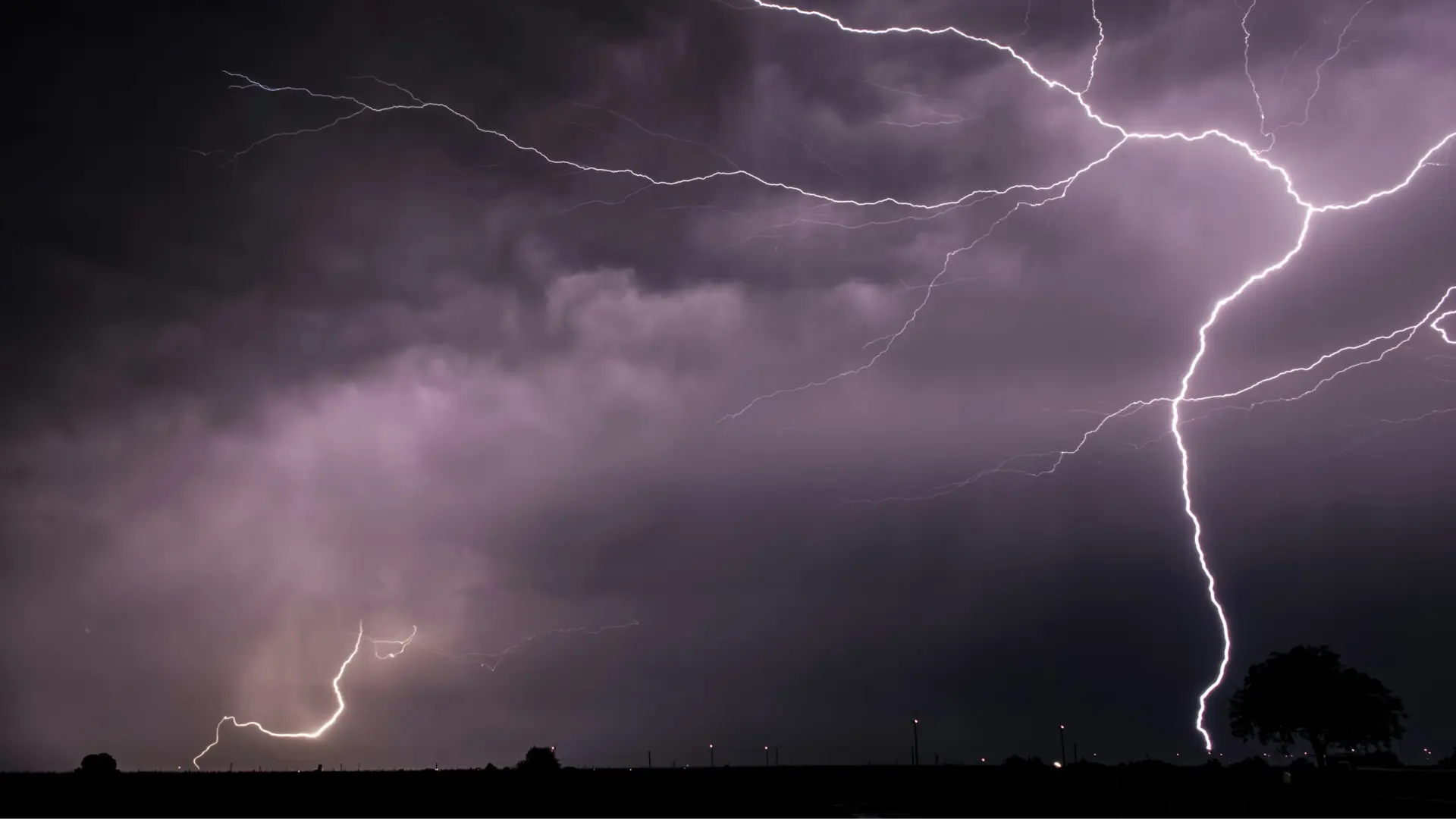 Watch the Viral Video Here! Thunder Roars & Lightning Dances, Chennai Residents Weave Fear In The Air