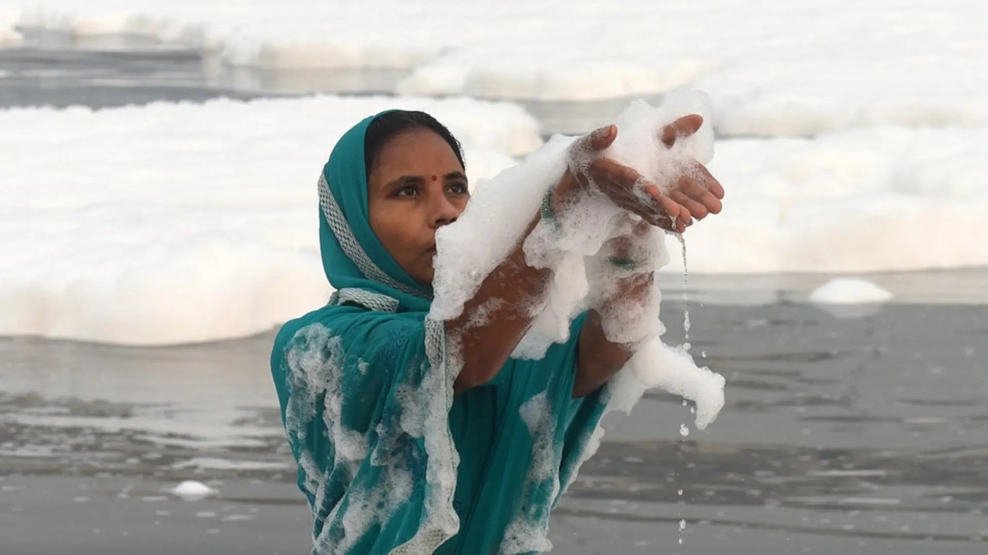 Yamuna Covered With Thick Foam: What Causes It And Health Hazards?