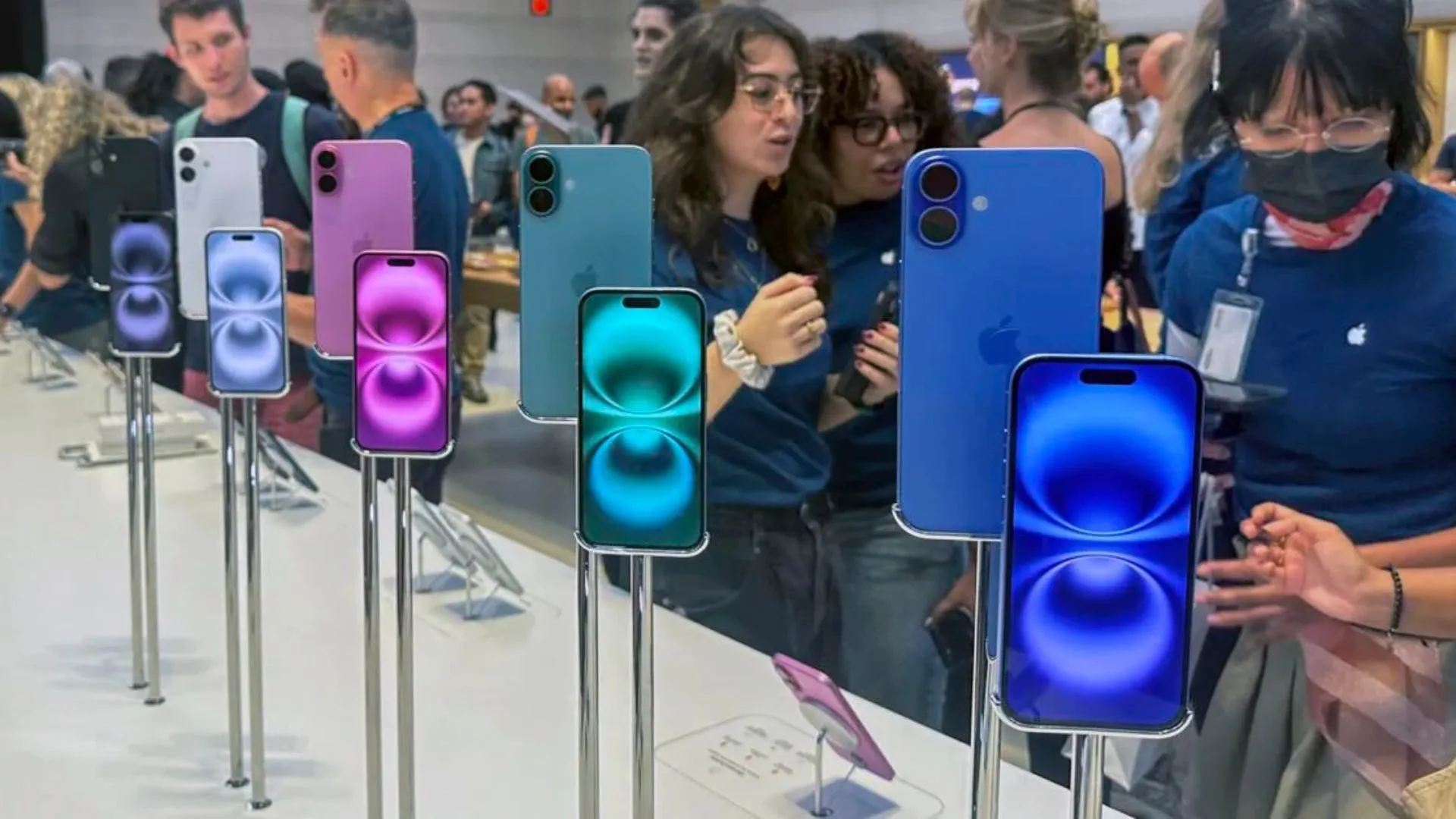 $46 Billion In iPhone Sales For Apple This Summer, Thanks To AI