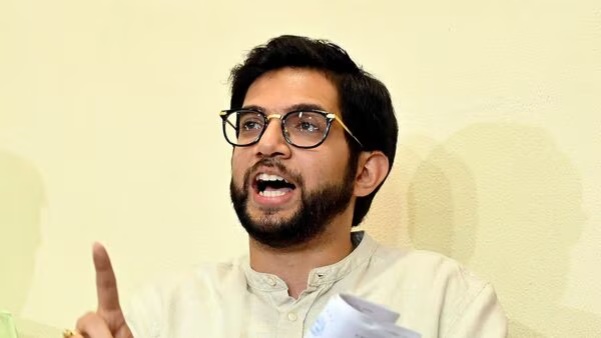 Aaditya Thackeray Leads In High-Stakes Worli Battle Against Milind Deora