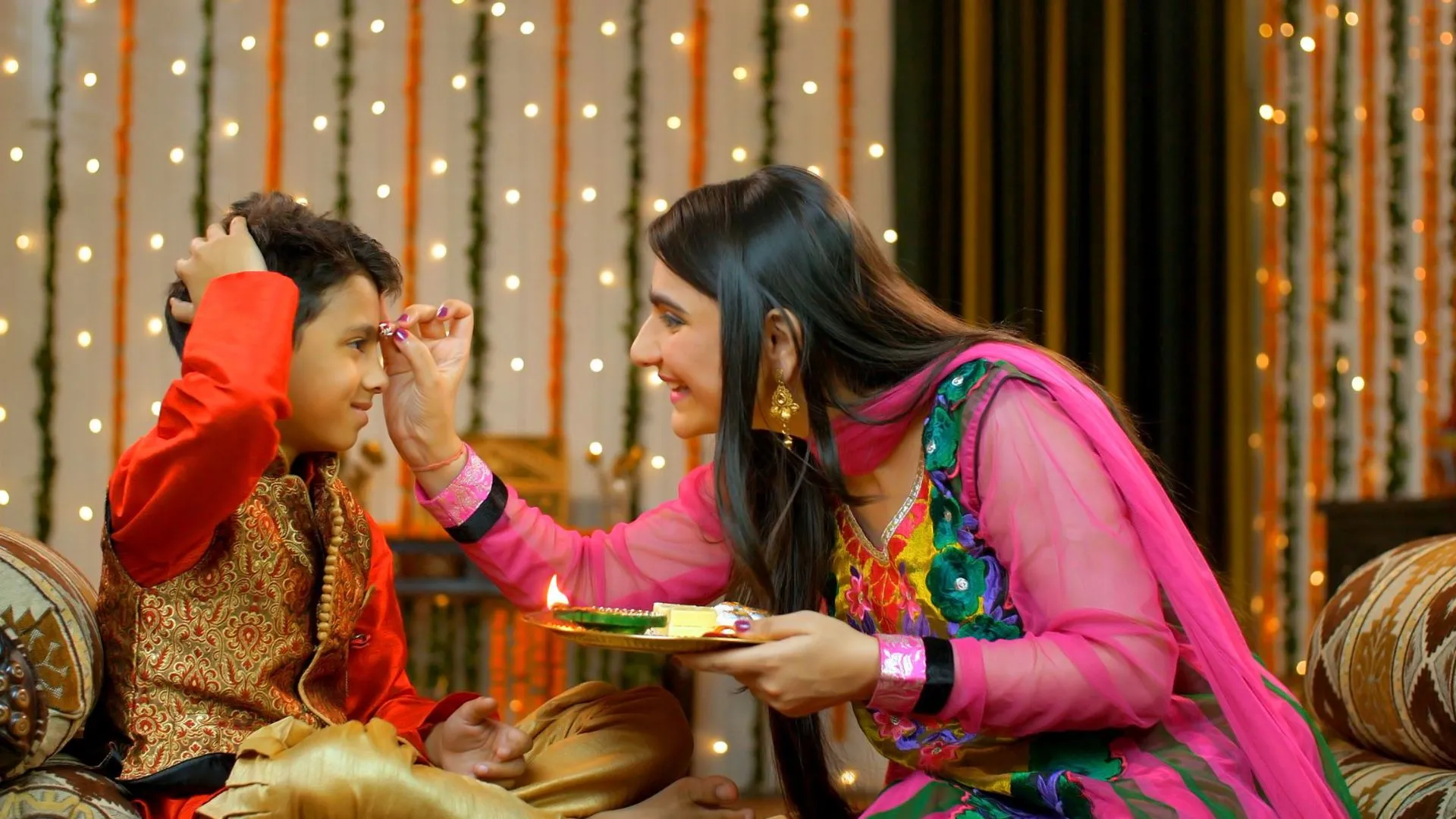 Happy Bhai Dooj Wishes: Top 30 WhatsApp Messages To Share With Your Sibling