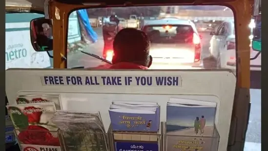 Bengaluru Auto Turns Into Mini Library: Inspiring Passengers With Free Books & Life Lesson