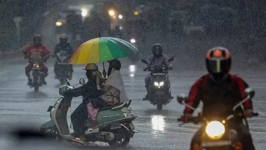 Bengaluru Weather Forecast: Rain, Thunderstorms, And Cool Temperatures As Cyclone Fengal Moves North