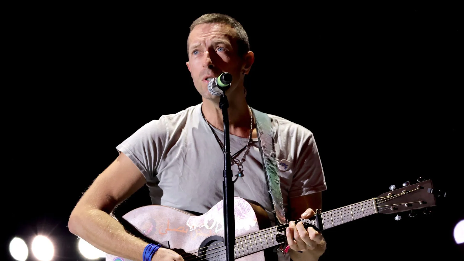 Hotel Prices Surge To Rs18,000 After Coldplay Announces Ahmedabad Concert