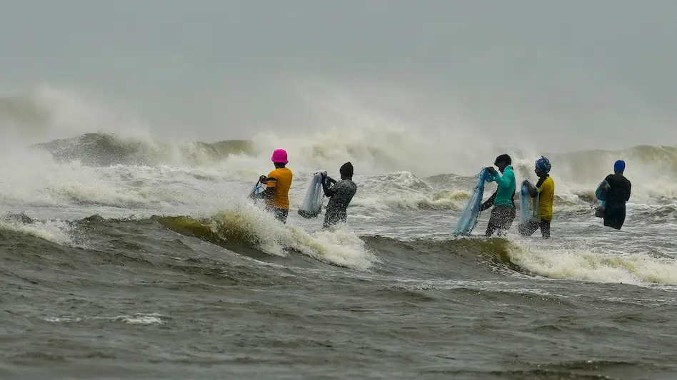 Cyclone Fengal Makes Landfall: Red Alerts Issued Across Tamil Nadu And Puducherry