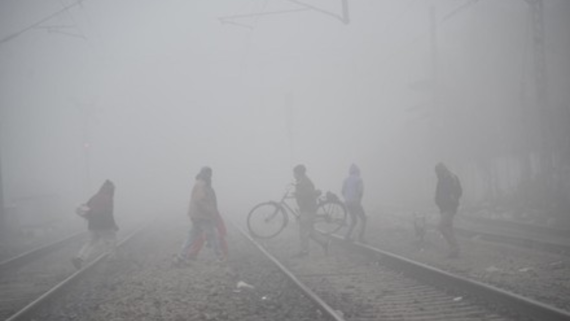 More Than 30 Train Delayed Due To Dense Fog Amid Winter Onset, Check Here