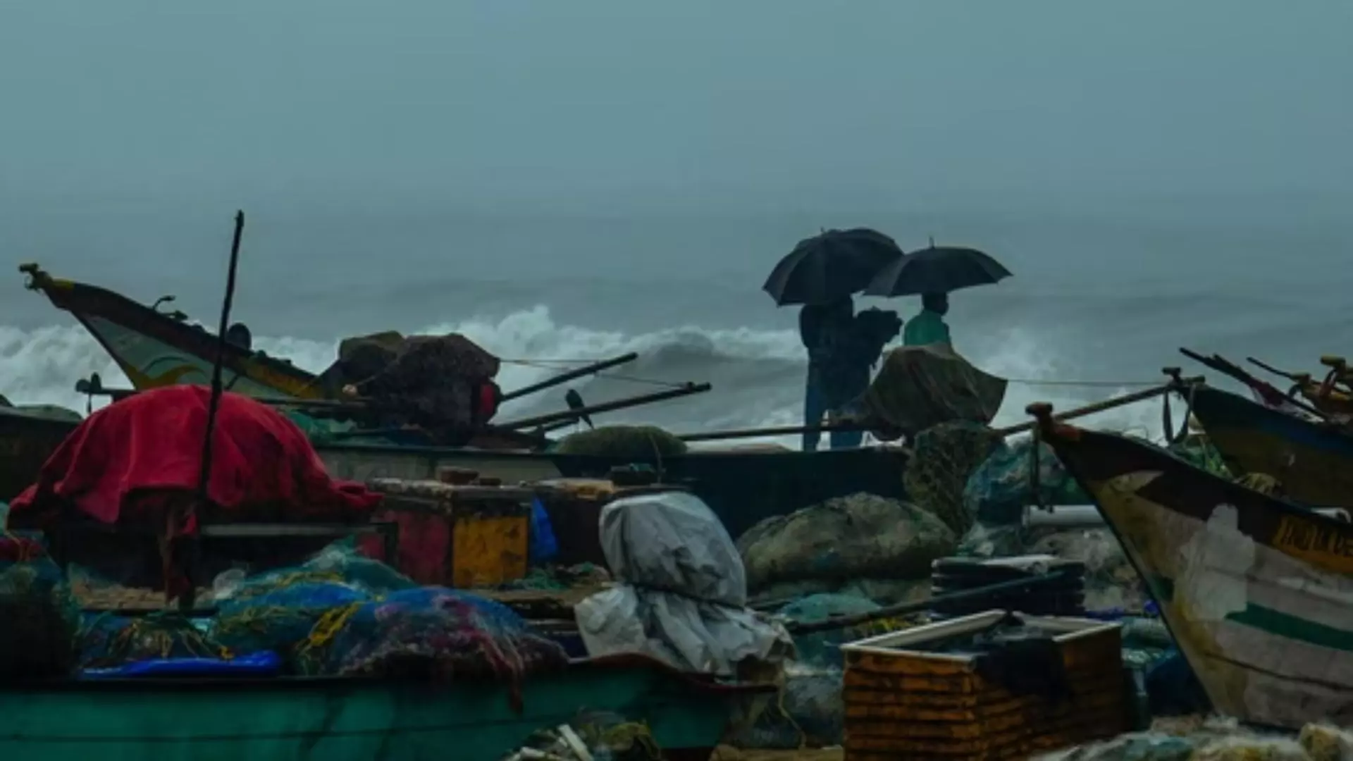 Cyclone Fengal Nears Tamil Nadu-Puducherry Coast; Heavy Rainfall and Disruptions Predicted