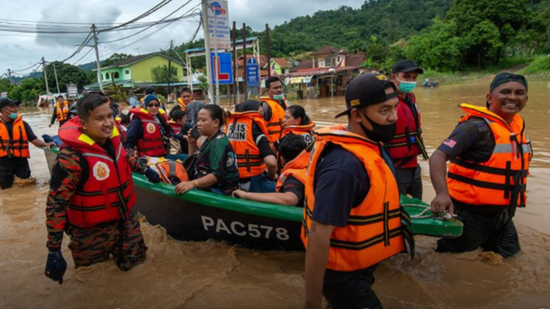 More Than 122,000 People Displaced In Malaysia Amid Devastating Flood