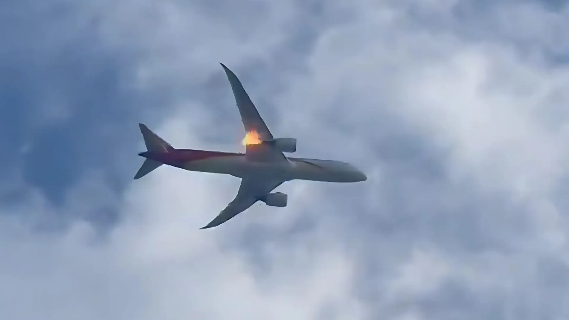 Hainan Airlines Flight Turns Back To Rome After Fire Breaks Out Mid-Air | WATCH