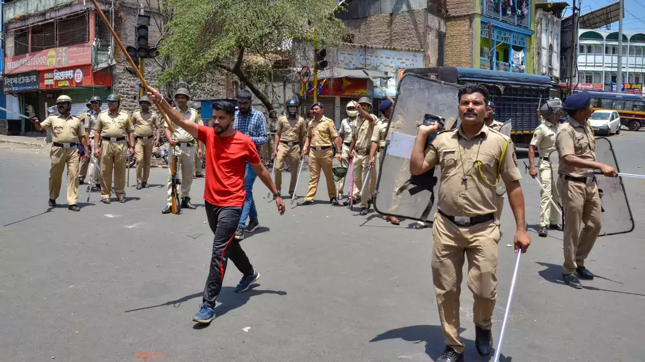 Police Use Mild Force To Control Rival Sena Supporters’ Clash In Chhatrapati Sambhajinagar