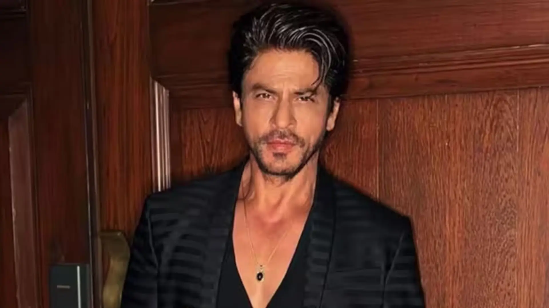 Death Threat To Shah Rukh Khan Was Made From A Lawyer’s Phone But He Claims Phone Was Stolen- What Really Happened?