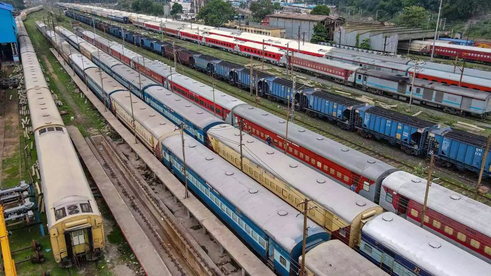 Secunderabad-Shalimar Superfast Express: 3 Coaches Derail Near Howrah