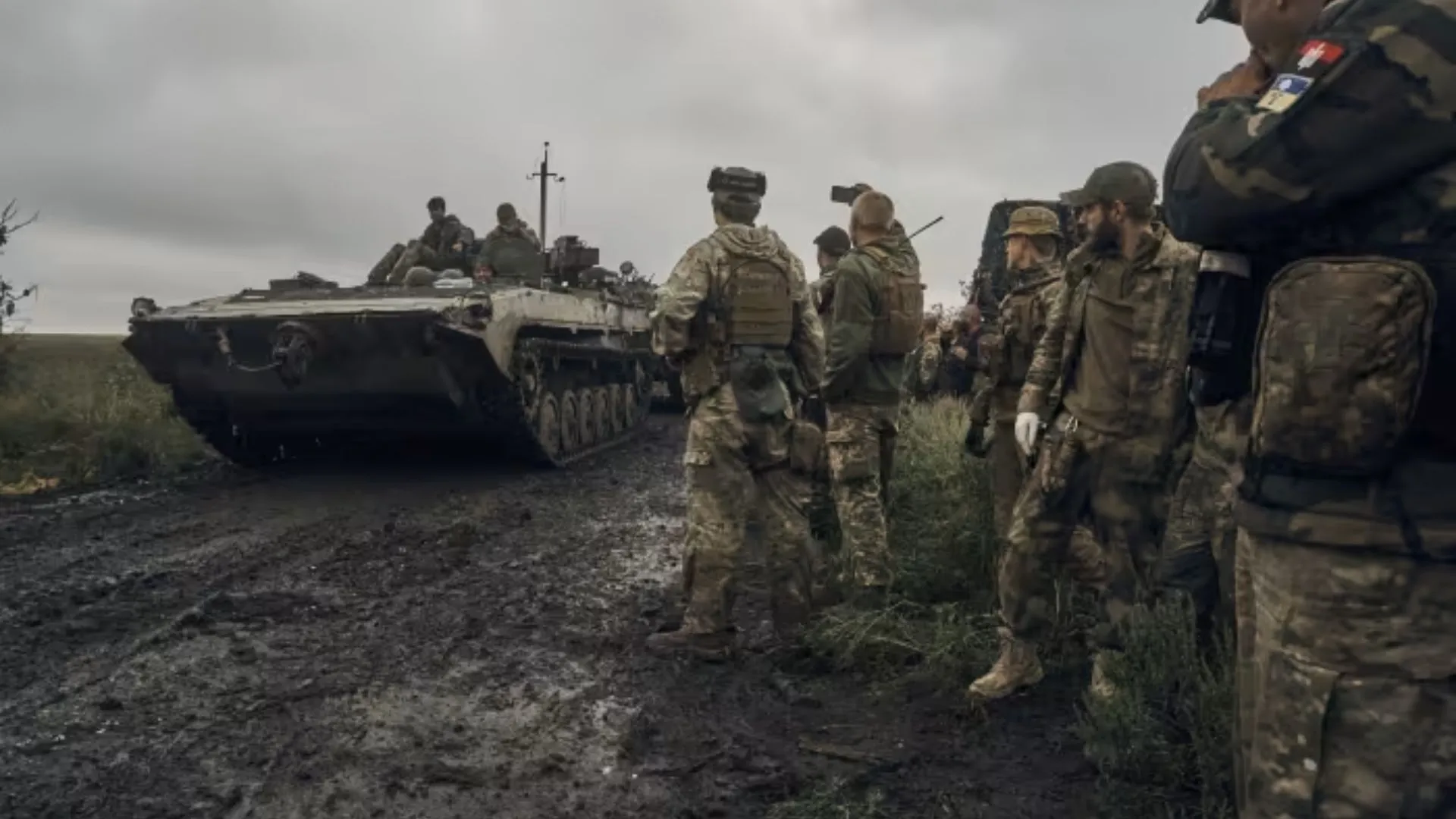 U.S. Poised To Unveil $725 Million Military Aid For Ukraine Amid Growing Tensions