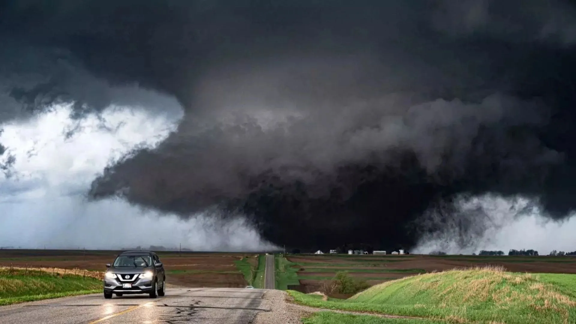 US Election: Tornadoes, Thunderstorms Loom As U.S. Heads To Polls