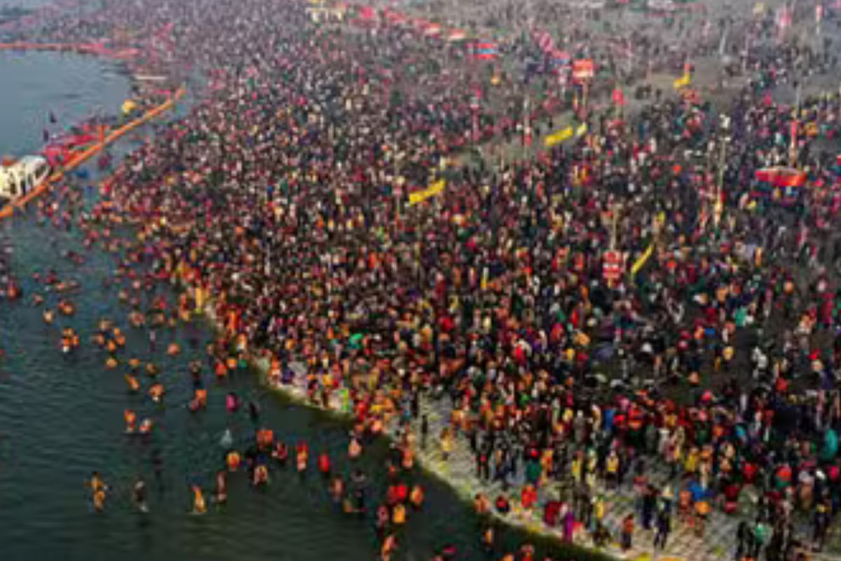 Prayagraj Shivers Under Cold Wave As Devotees Endure Chilly Weather For Mahakumbh Rituals