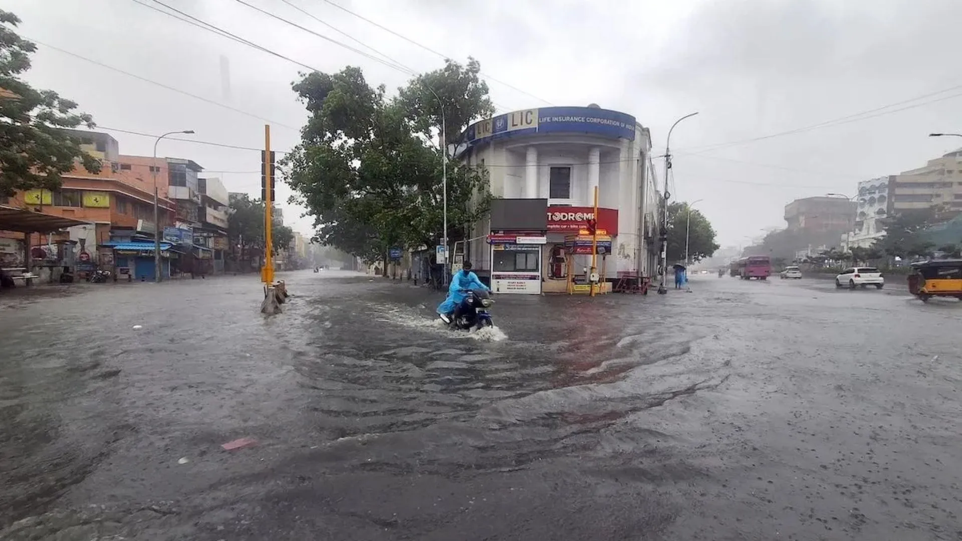 Cyclone Fengal Hits Tamil Nadu: One Dead, Chennai Airport Shut, And Widespread Flooding