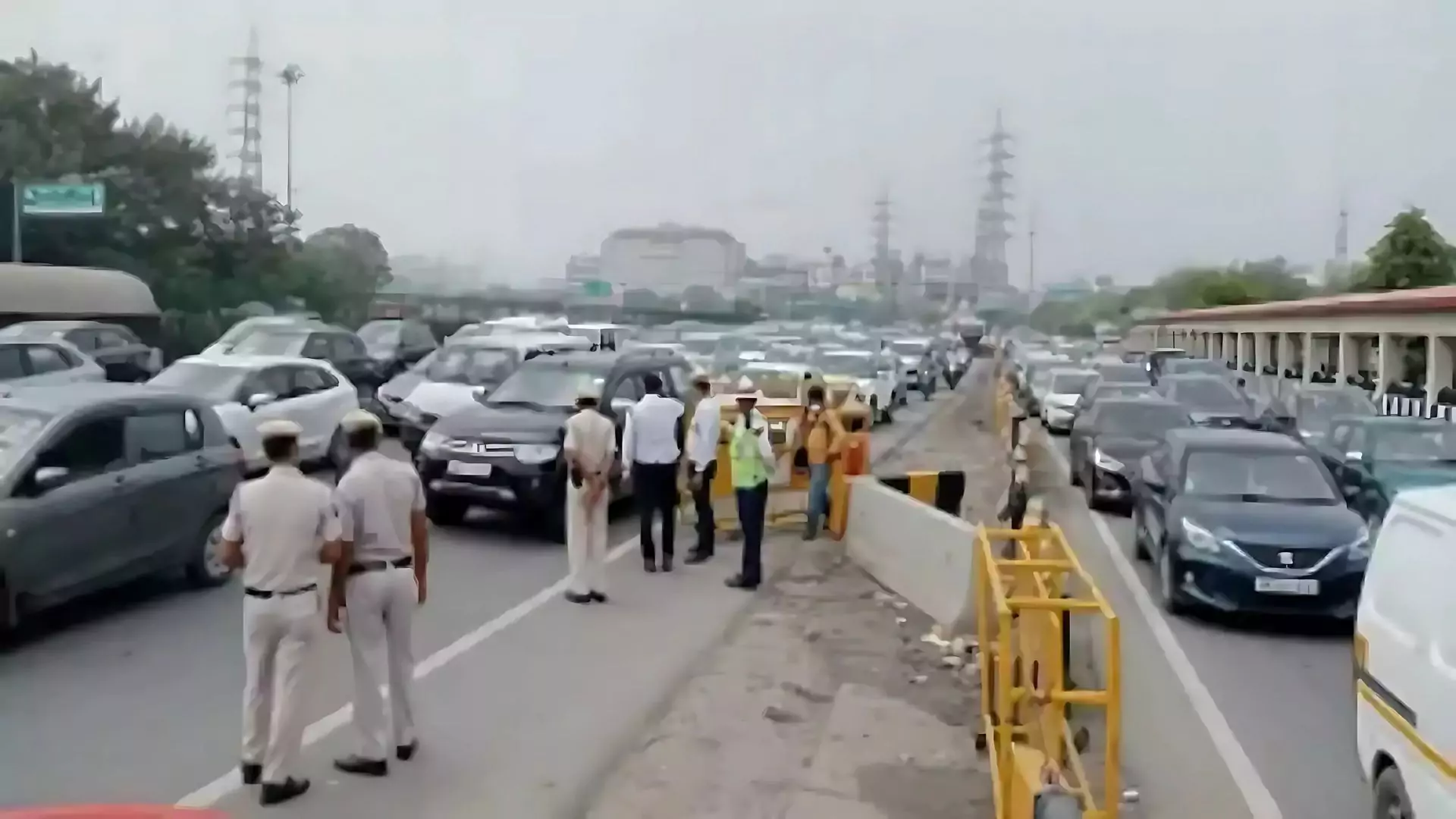 Security Heightened As Farmers’ Protest Sparks Traffic Disruptions on Noida-Delhi Borders