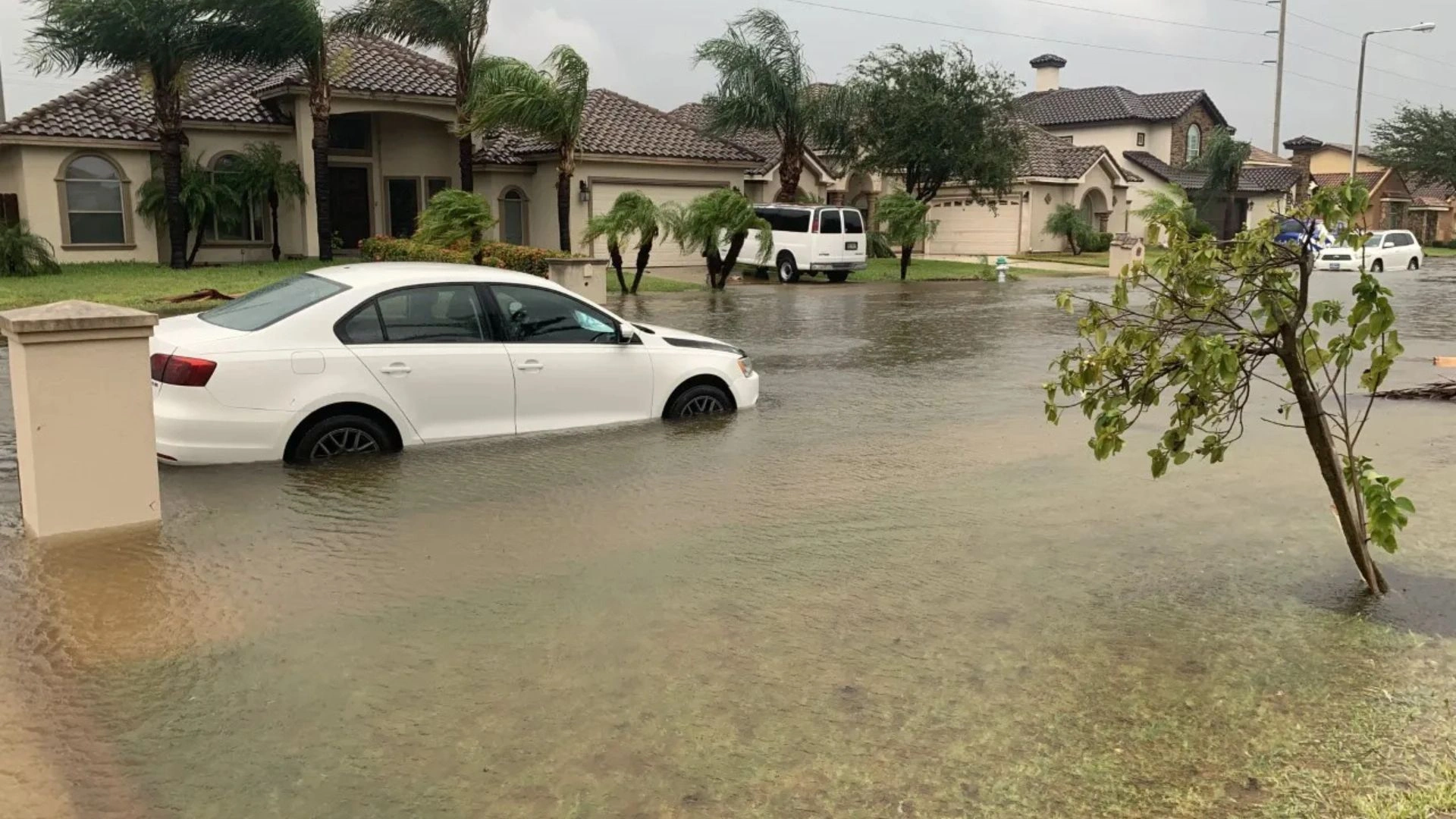 Flash Flood Warning Issued For North Texas As Heavy Rain Soaks Dallas On Christmas Eve