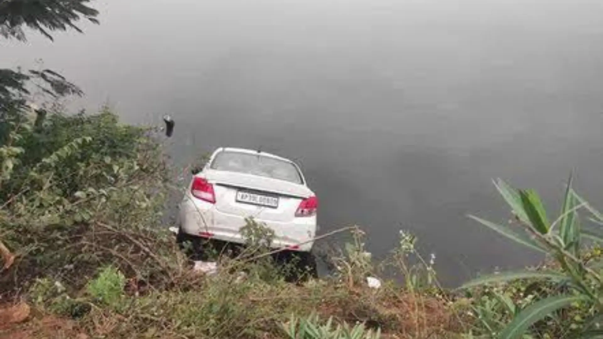 Telangana: Five Dead, One Injured As Car Plunges Into Lake, Police Suspects Drunk Driving