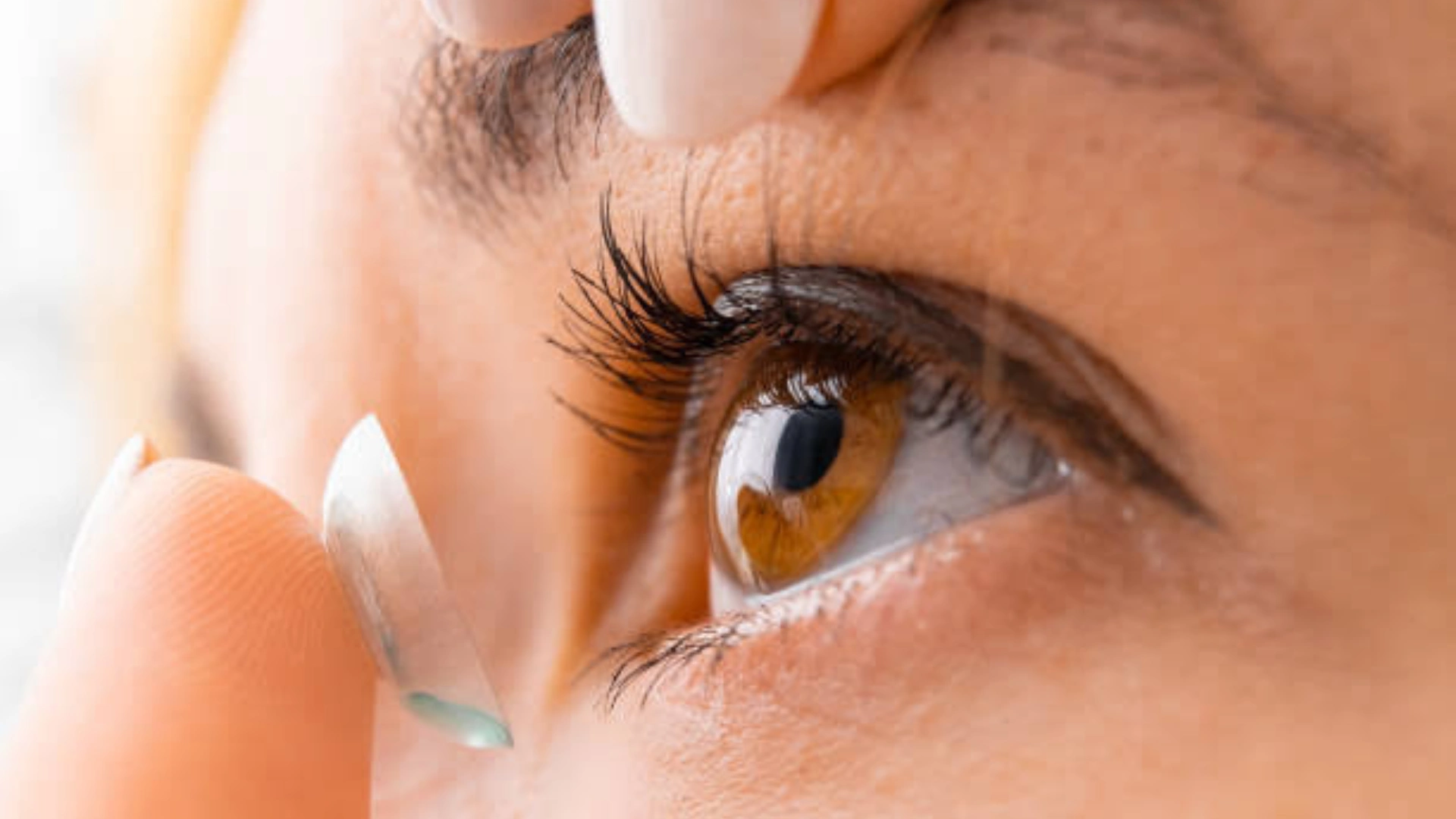 Bizarre! UK Doctors Discover 27 Contact Lenses Stuck In Woman’s Eye