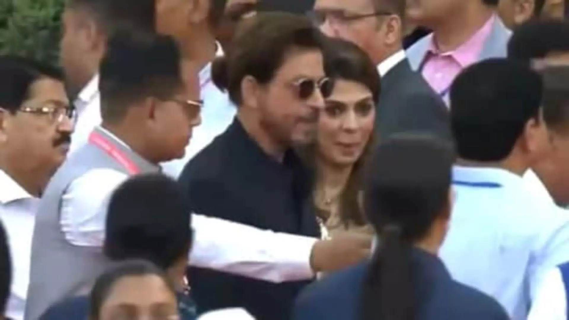 Maharashtra Oath Ceremony: Shah Rukh Khan, Salman Khan, Ambanis Amongst The Attendees For The Ceremony