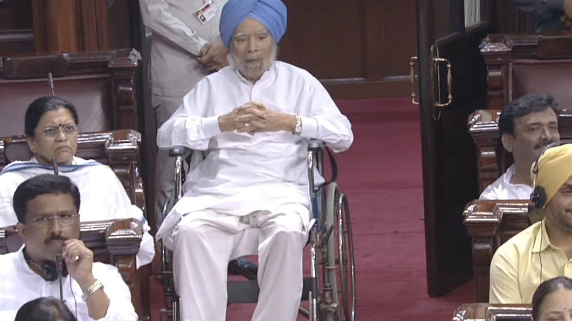 When Manmohan Singh Reached Parliament In Wheelchair To Vote Against Modi Government’s Bill, PM Modi Praised Him