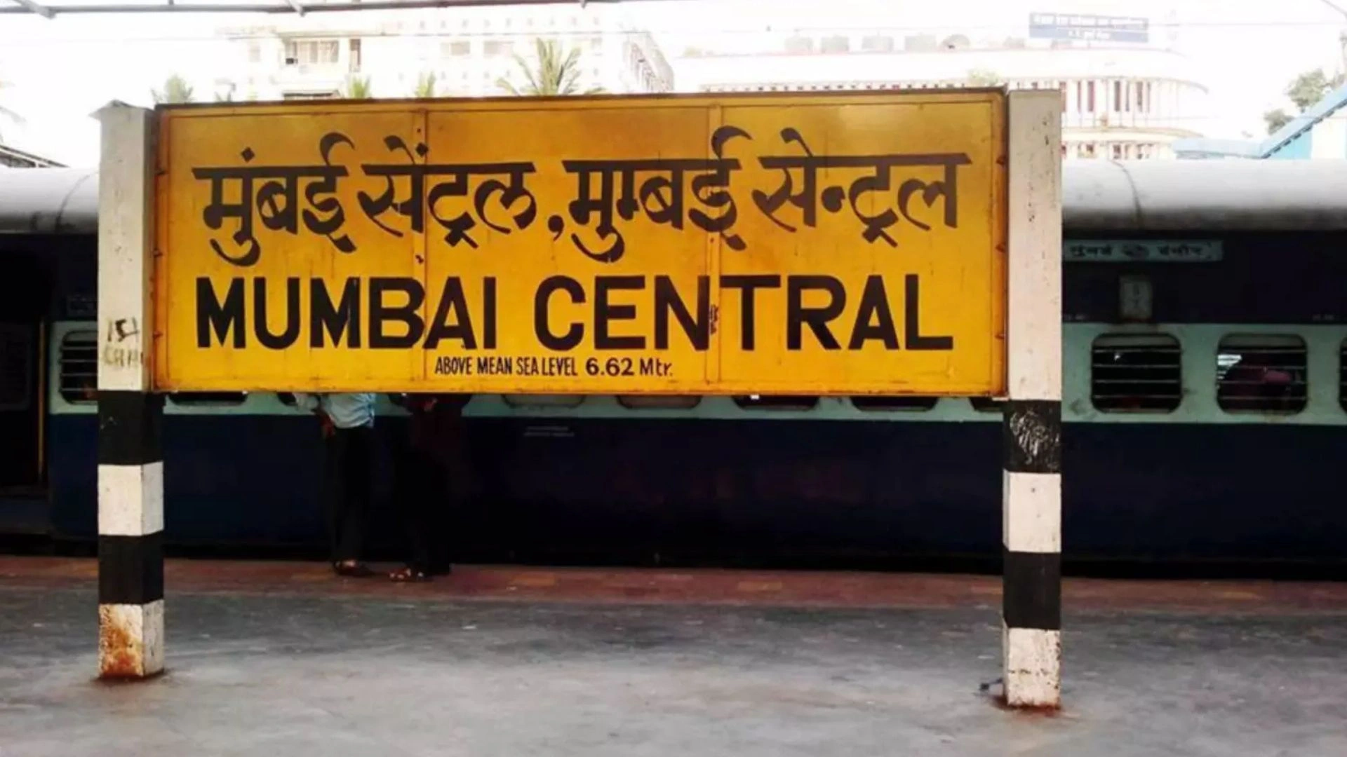 Mumbai Railway Suspends Platform Ticket Sales At Key Stations For New Year Rush, Deets Inside