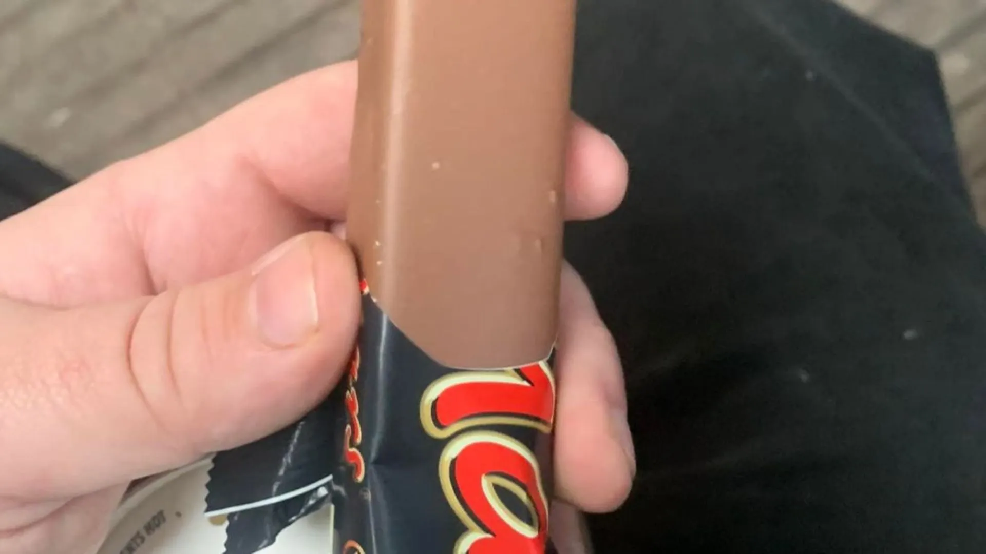 ‘Smooth’ Mars Bar Surprise: UK Man Receives Apology And ₹215 After Sharing Photo