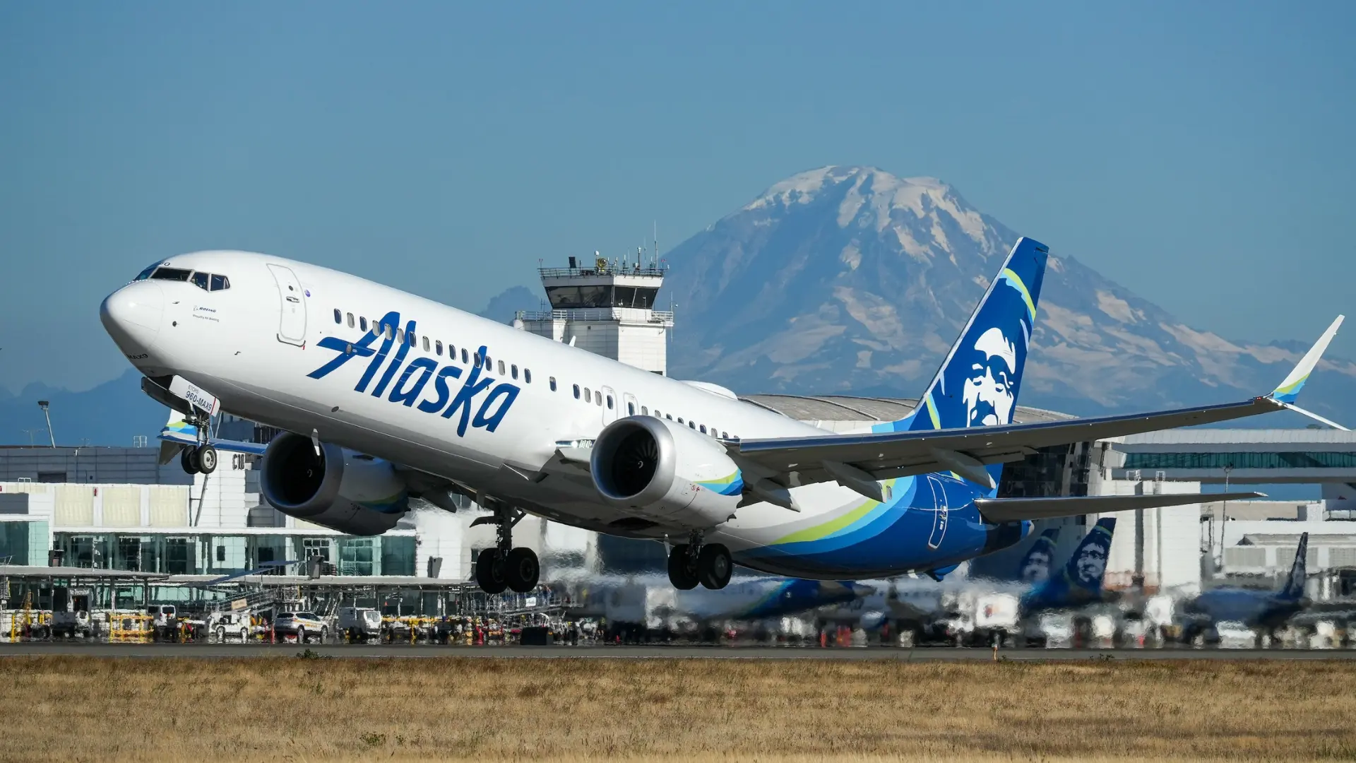 ‘So Sorry,’ Says Alaska Airlines As Their Website And App Face Technical Glitch Leaving Passengers Stranded