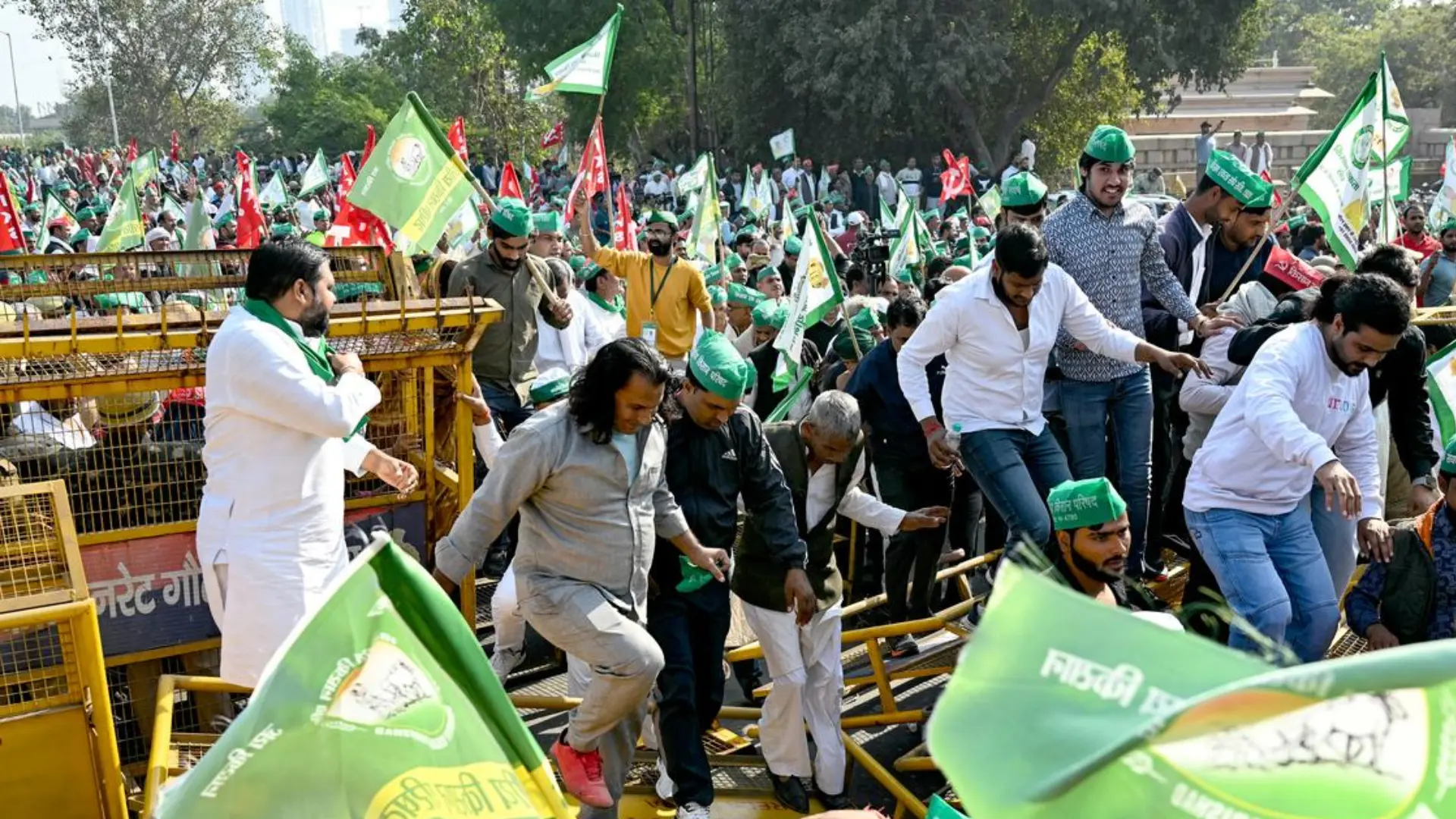 ‘Dilli Chalo’ Protest: Farmers Clash With Police, Tear Gas used, 3 Injured