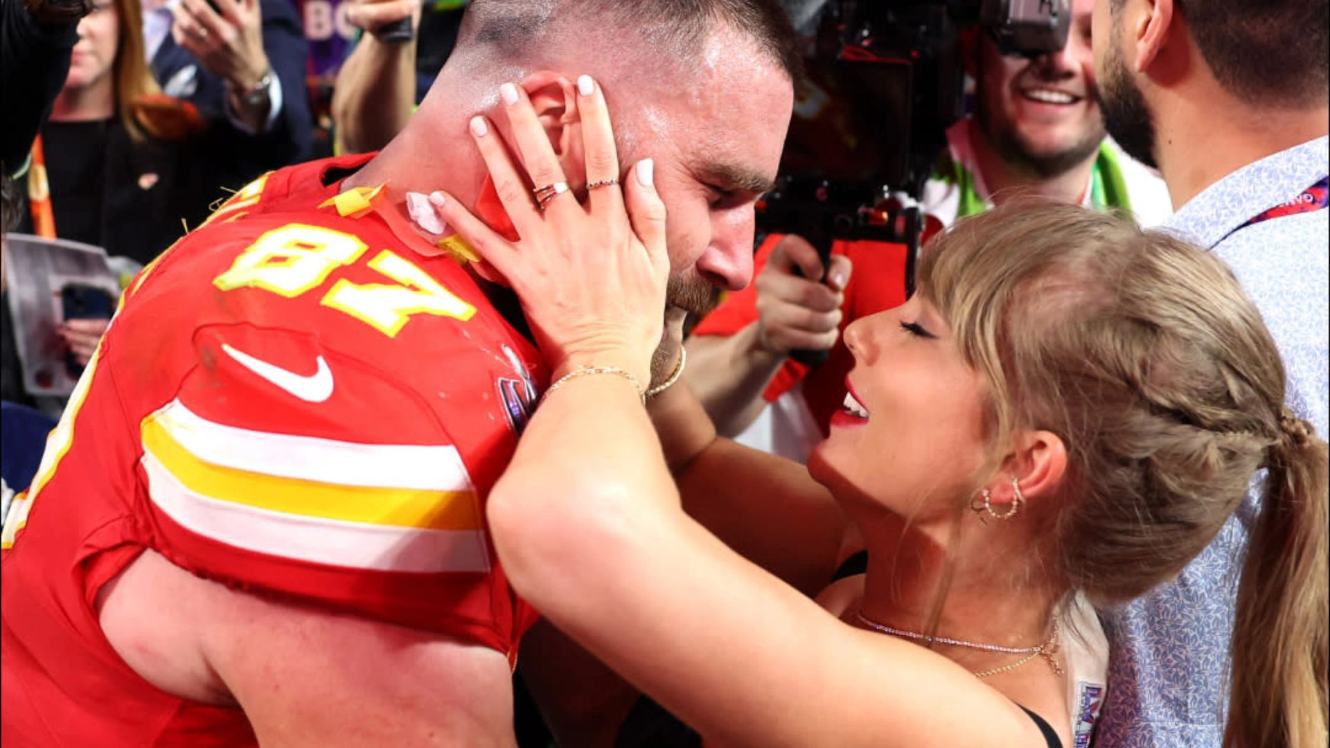 Taylor Swift’s New Ring Dazzles At Chiefs Game—But It’s Not What You Think