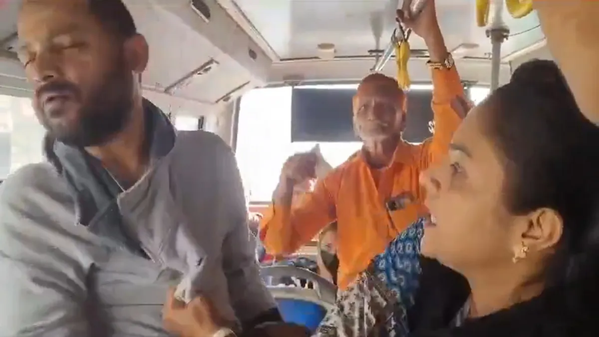 Satisfying ! Woman Slaps Drunk Man 26 Times In A Moving Bus, WATCH