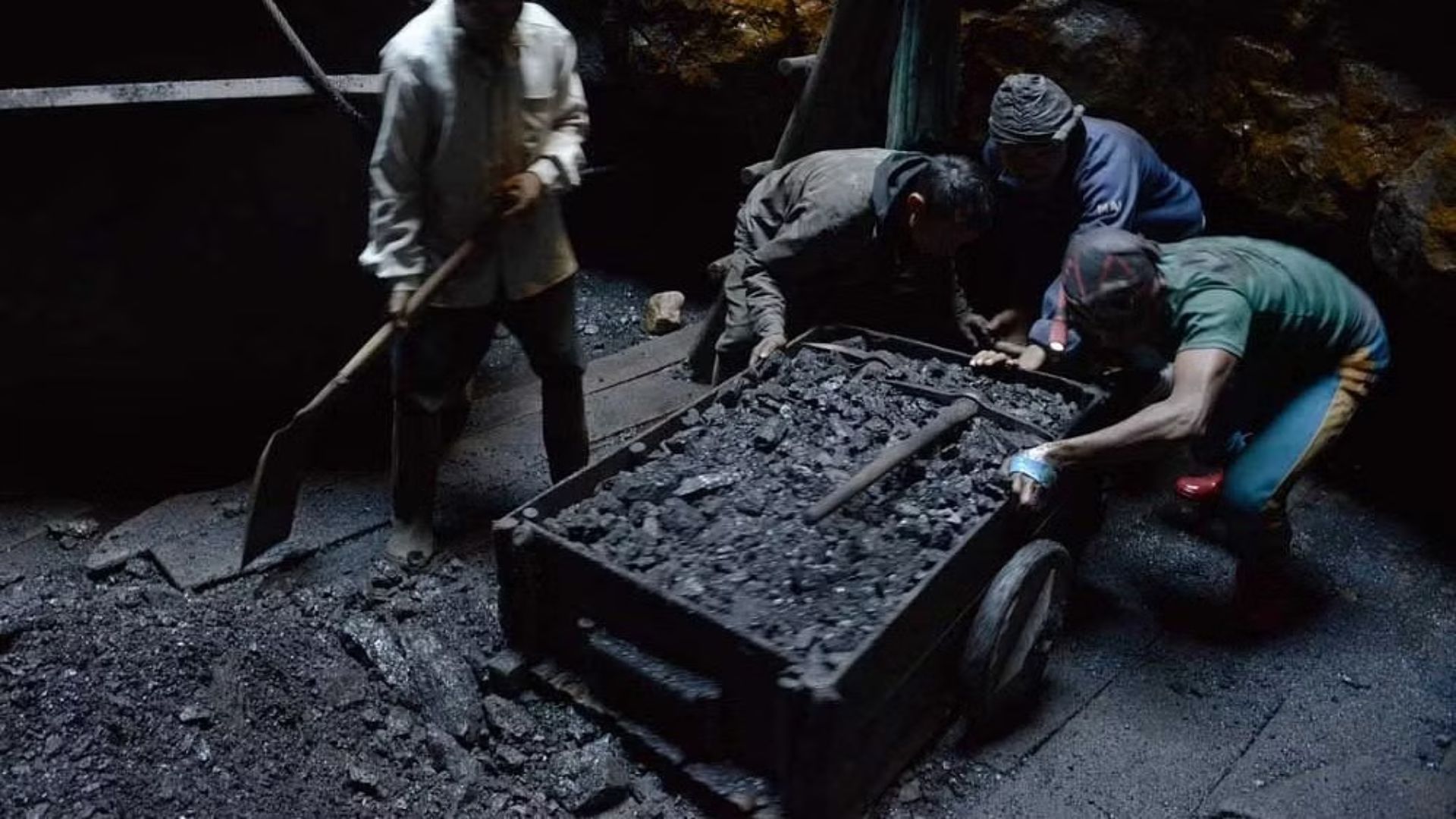 Major Accident in Assam Coal Mine, 15 Workers Trapped Due To Water Infiltration, Rescue Operation Underway