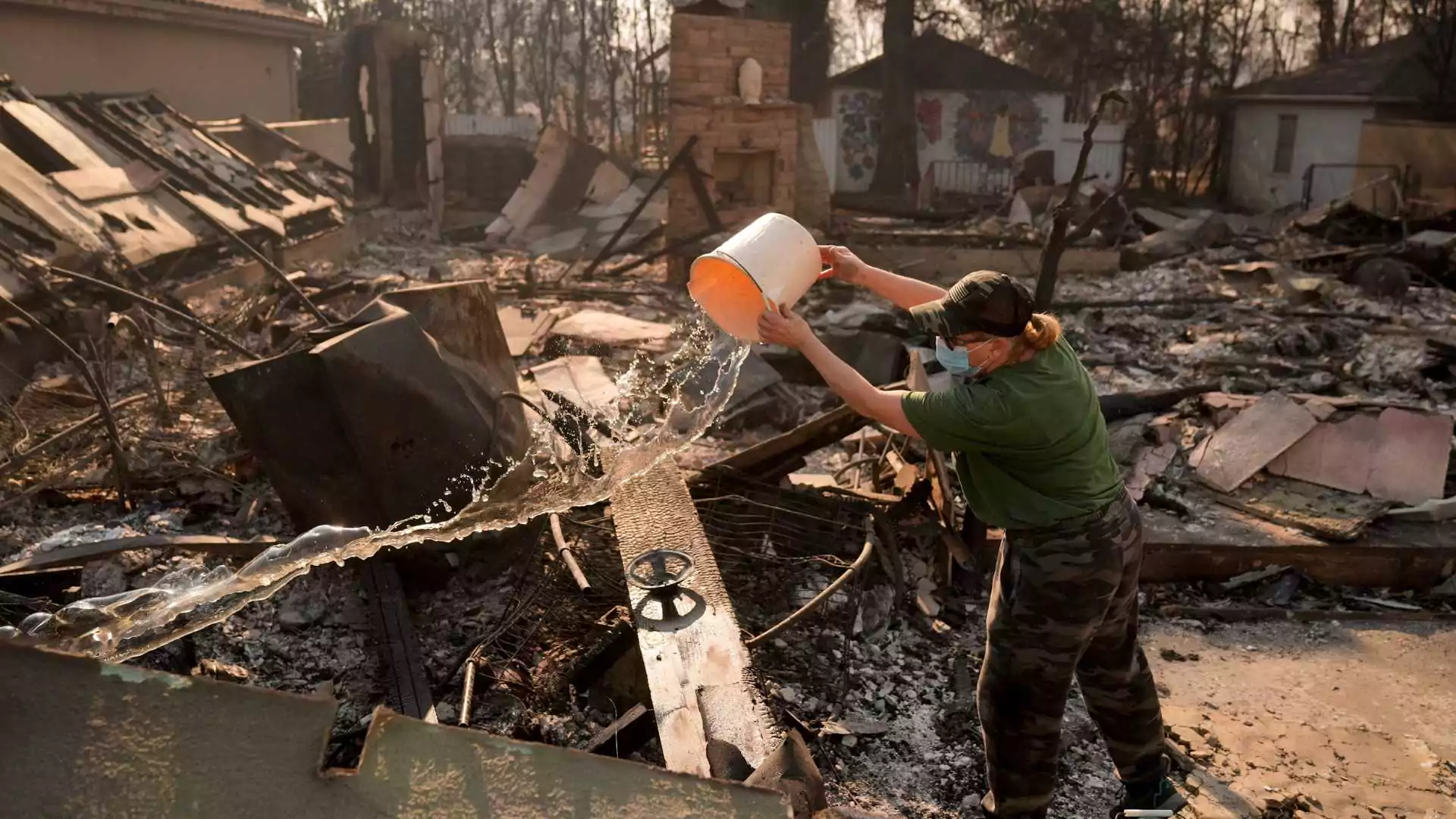 Los Angeles: Hollywood Celebrities Step Up For Aid As Wildfires Rage