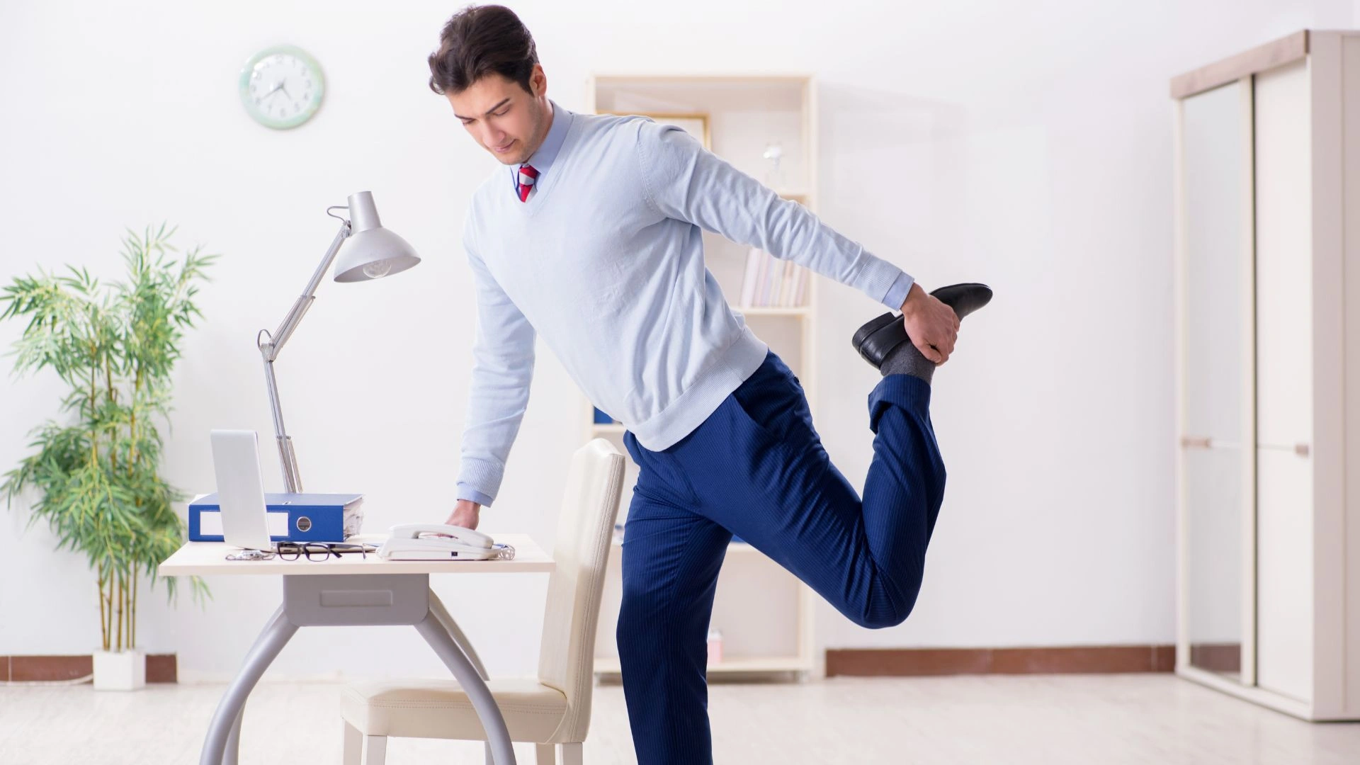 How To Stay Fit While Working A Desk Job: 6 Easy Tips