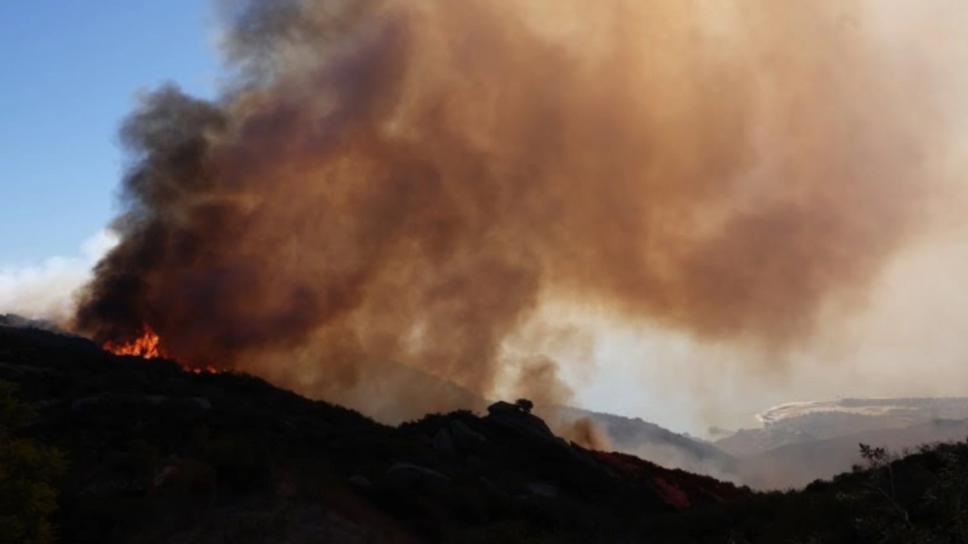 US: Southern California Faces Devastating Wildfires Amid Fierce Winds, Evacuations Ongoing