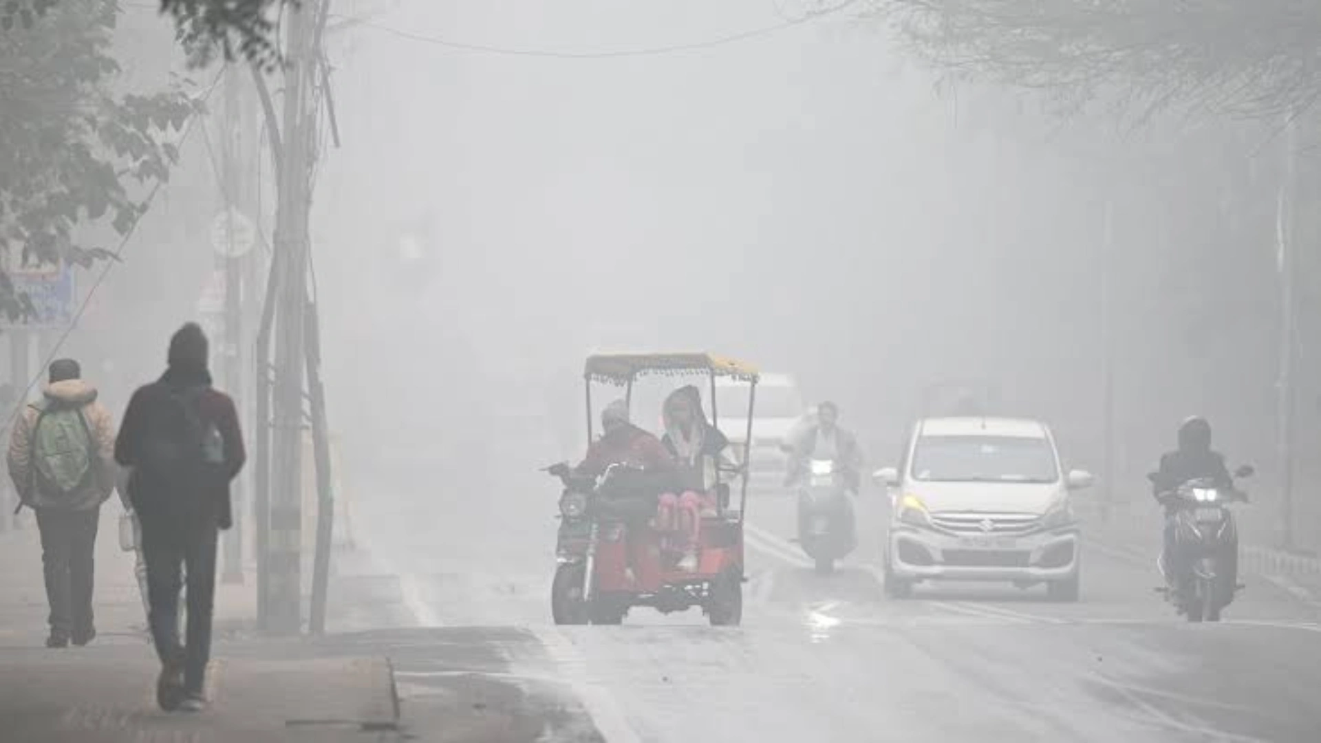 Delhi’s Temperature Set To Plunge To 5°C This Week, AQI Remains ‘Poor’