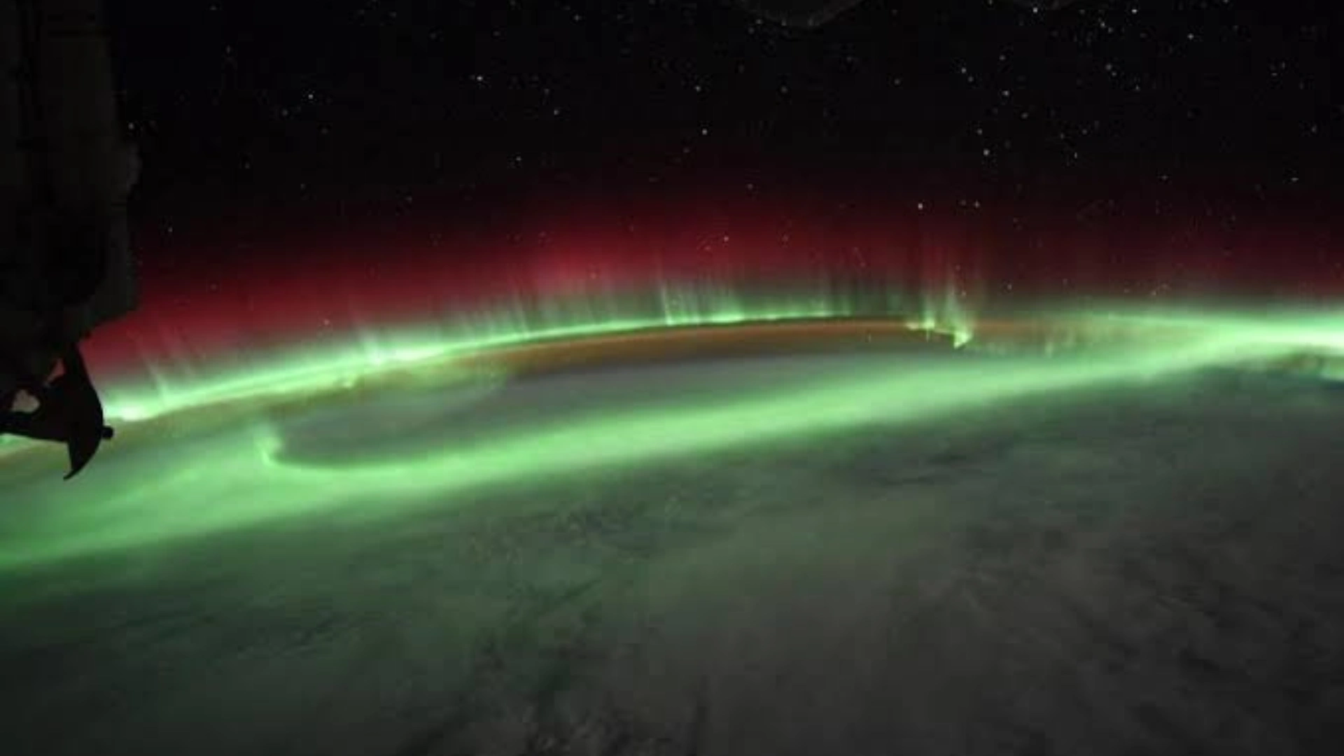 VIDEO: NASA Astronaut Don Pettit Captures ‘Auroras’ From Space