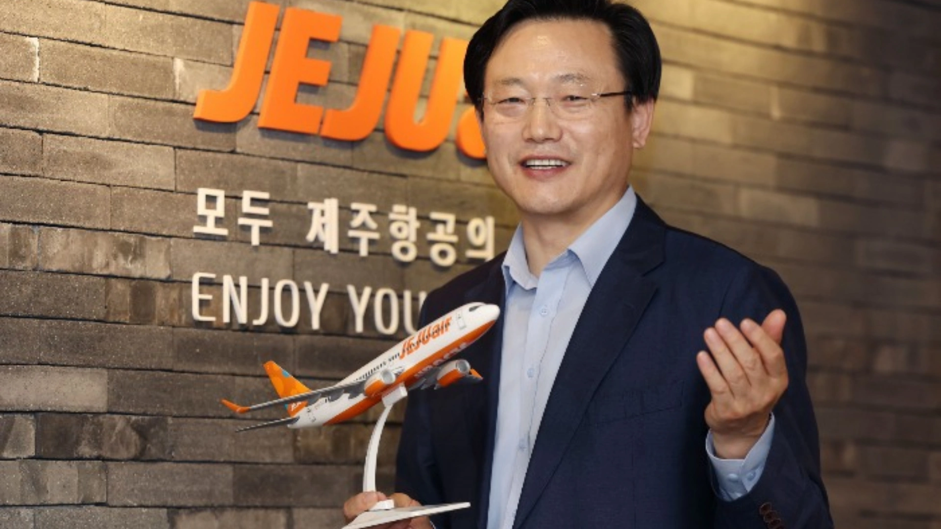 Jeju Air Offices Raided, CEO Banned From Leaving South Korea As Investigation Instensifies Into Deadly Plane Crash