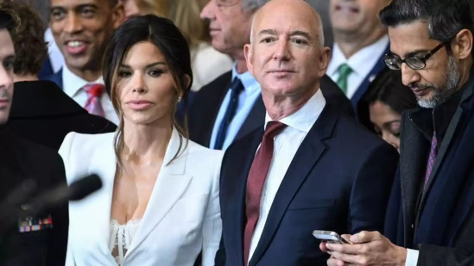 Why Is Internet Slamming Lauren Sanchez Slammed For Her Outfit At ...